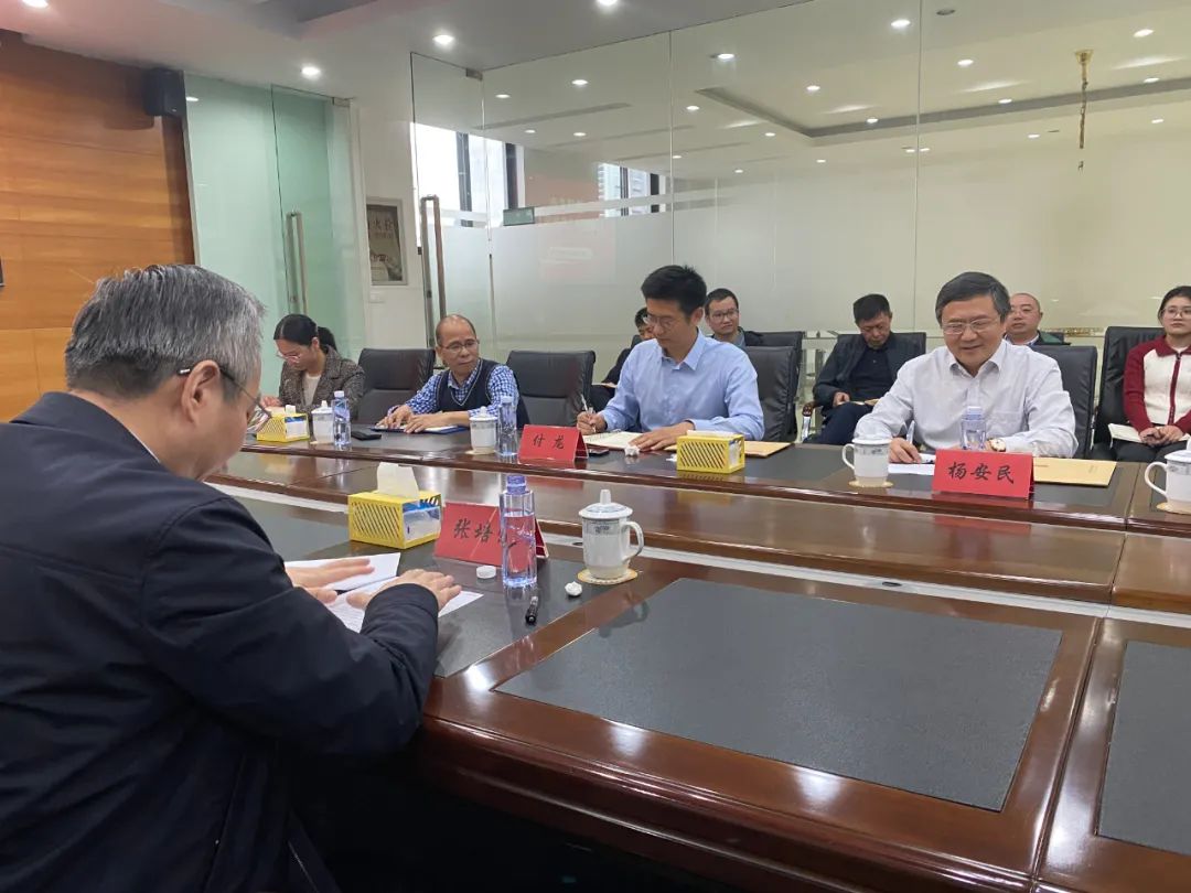 奉賢區(qū)人大常委會黨組書記、主任張培榮一行蒞臨上海山美股份開展“優(yōu)環(huán)境、穩(wěn)經(jīng)濟”大走訪大調(diào)研