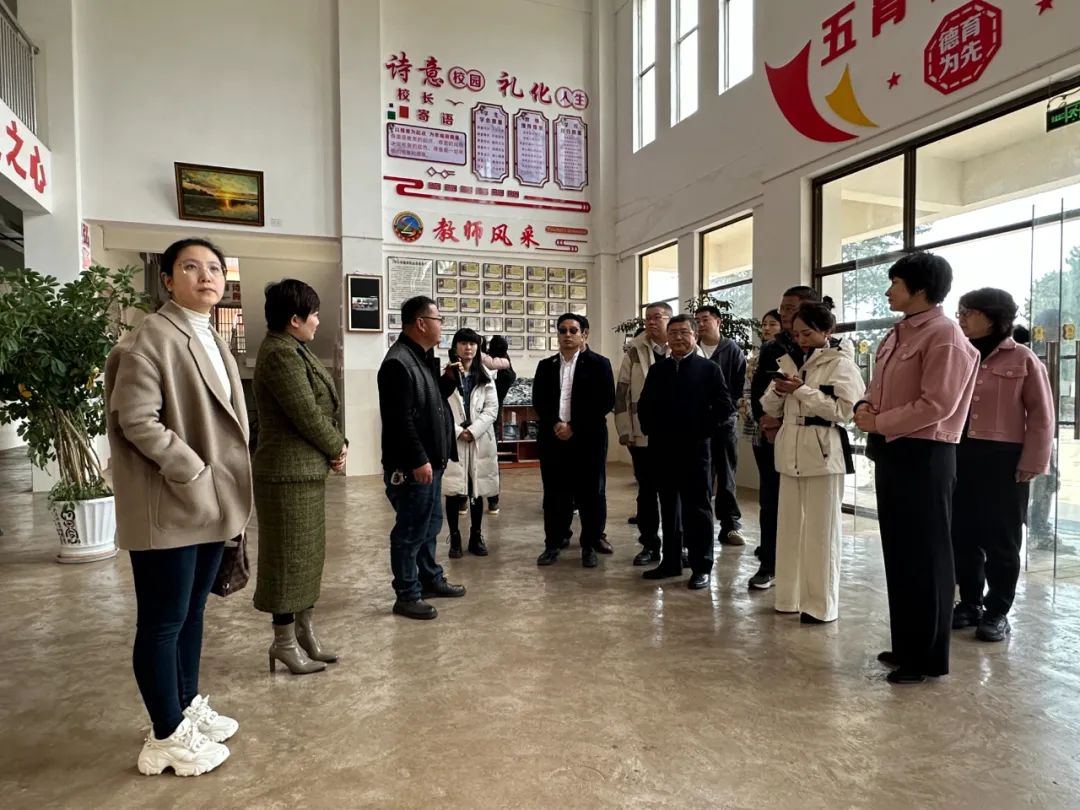 【用心呵護幼苗】楊安民董事長走進中國砂石協會希望小學 以實際行動踐行企業(yè)社會責任